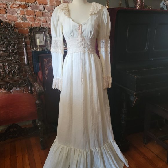 Rare Elizabethan Gunne Sax Gown - Picture 3 of 11